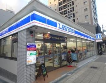 コンビニ　ローソン瓦町1丁目店（コンビニ）まで129m