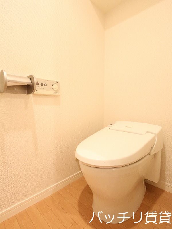 トイレ　画像は別号室の為、現状優先になります。