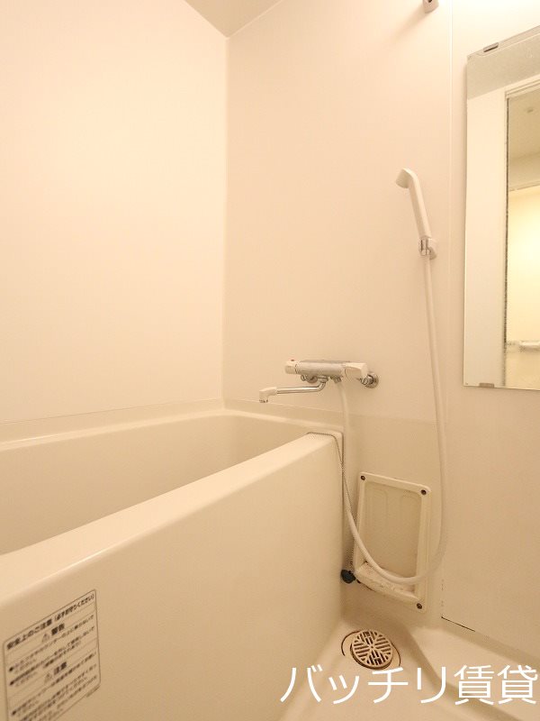 バス・シャワールーム　画像は別号室の為、現状優先になります。