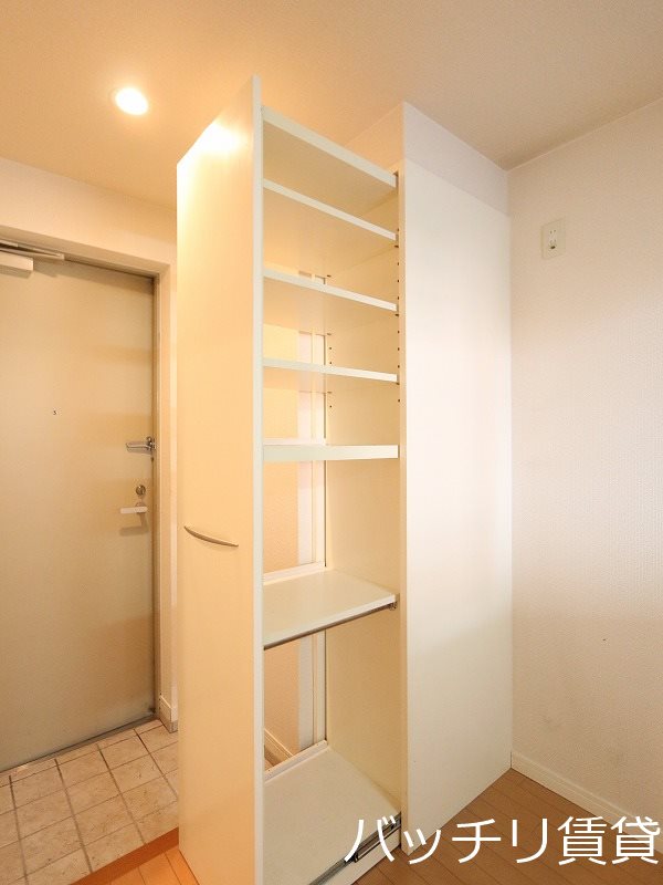 玄関　画像は別号室の為、現状優先になります。