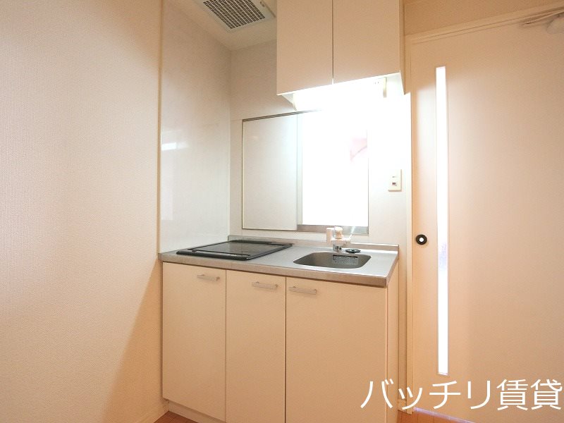 キッチン　画像は別号室の為、現状優先になります。