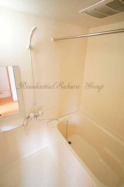 バス・シャワールーム　雨の日でも安心の浴室乾燥機付きです♪