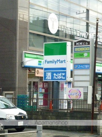 コンビニ　ファミリーマート（コンビニ）まで527m