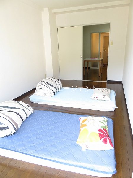 居室・リビング　布団もゆったりと敷けるリビングです。