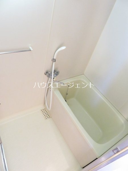 バス・シャワールーム　ピカピカのお風呂で気持ち良いです。