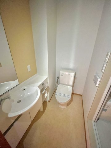 トイレ　※退去前のため前回募集時写真となります