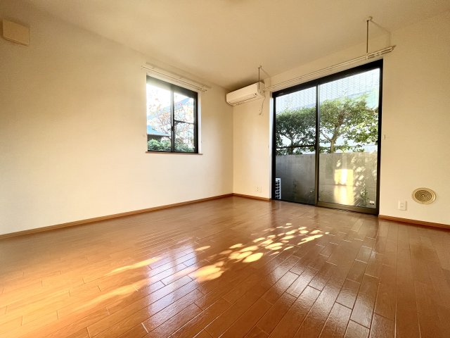 居室・リビング　※退去前のため前回募集時写真となります