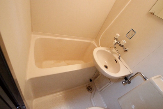 バス・シャワールーム　※他の号室の写真です。