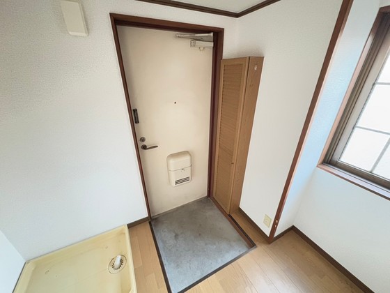 玄関　※他の号室の写真です。