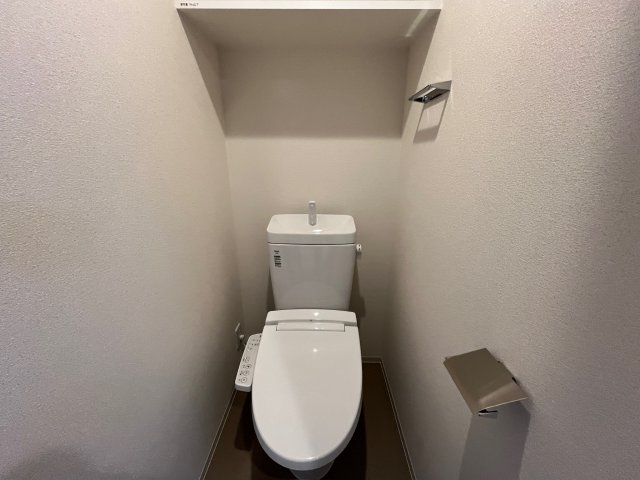 トイレ　写真は、他部屋の同間取りです。(現況優先)