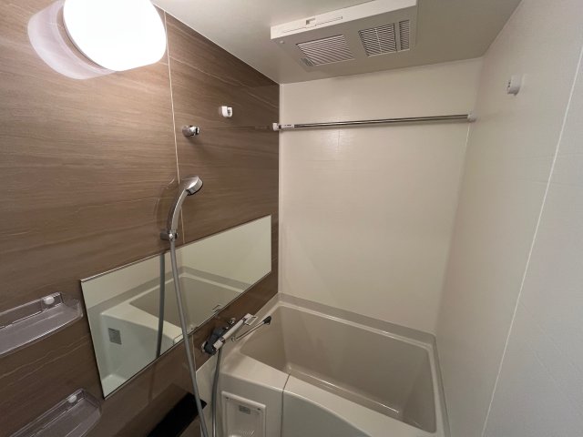 バス・シャワールーム　写真は、他部屋の同間取りです。(現況優先)