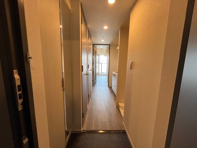 玄関　写真は、他部屋の同間取りです。(現況優先)