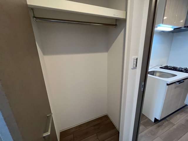 収納　写真は、他部屋の同間取りです。(現況優先)