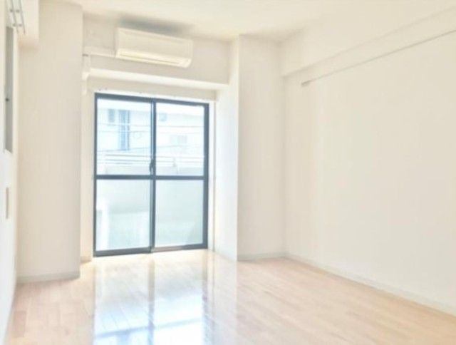 居室・リビング　室内