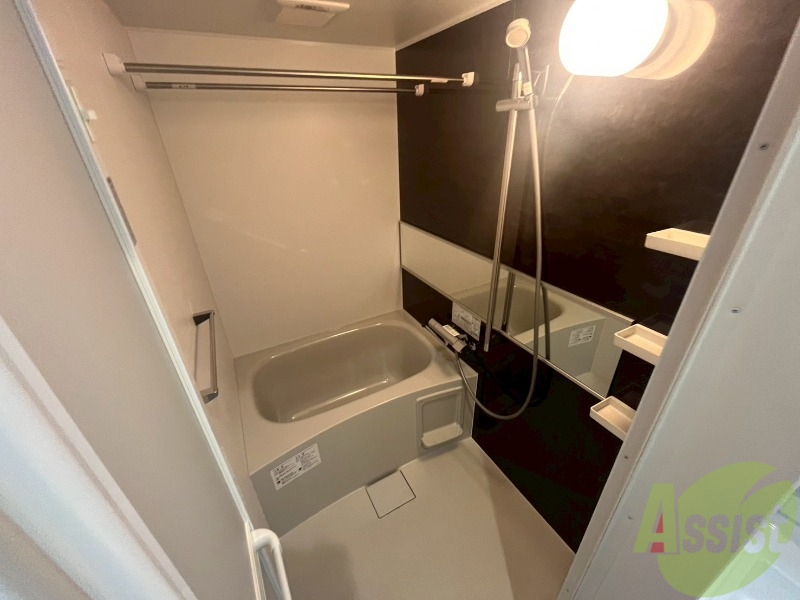 バス・シャワールーム　お風呂になります。一日の疲れを癒してくださいね。