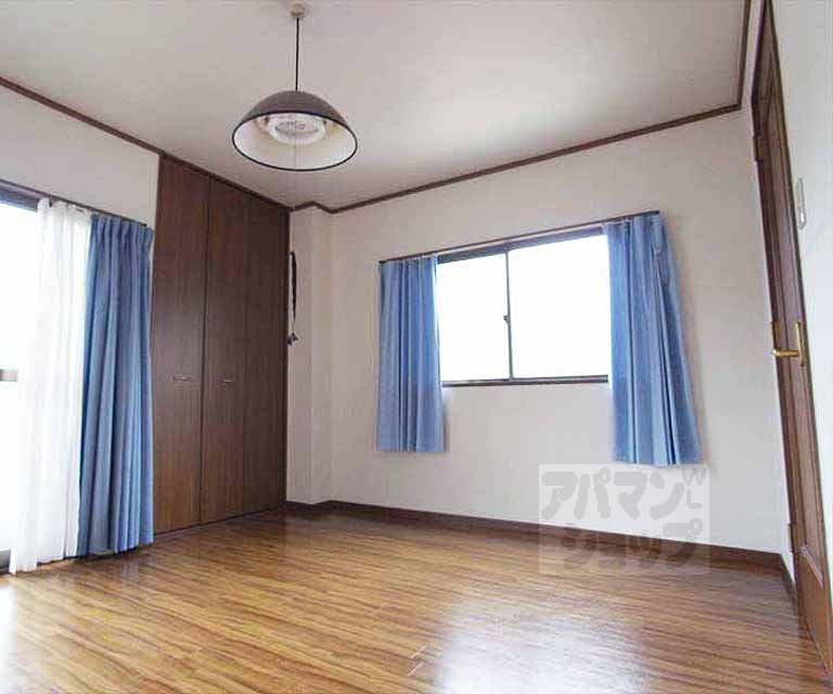 居室・リビング　７．３帖の洋室です