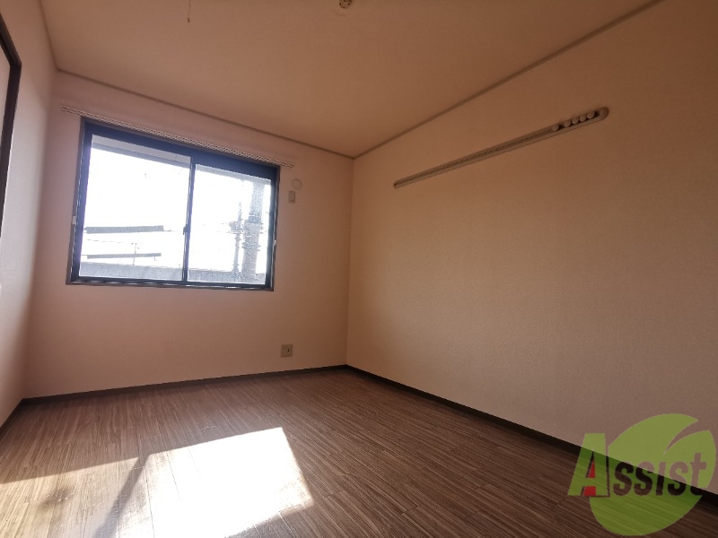 その他部屋・スペース　６．８帖の洋室です。落ち着いた雰囲気がありますね。