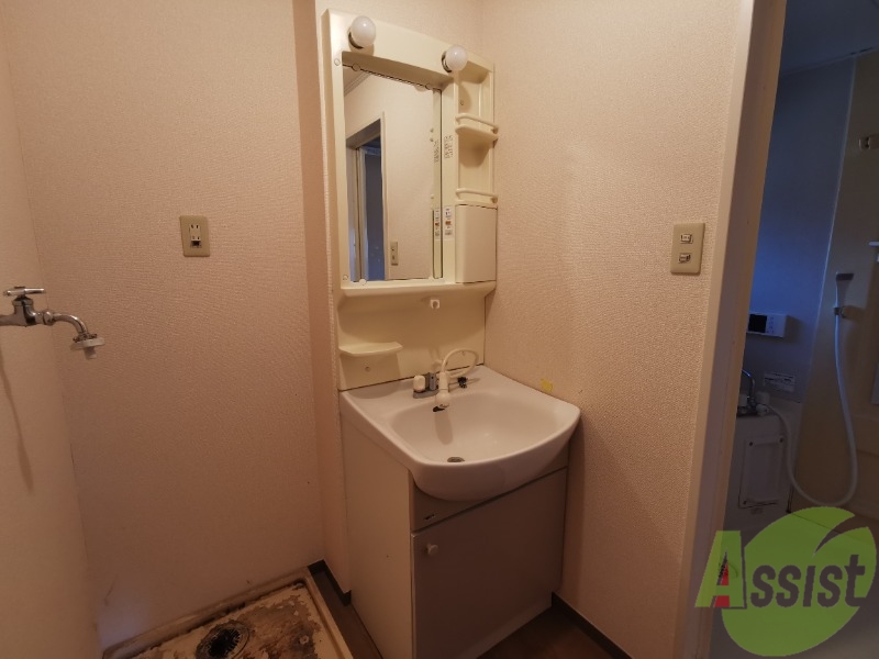 洗面設備　独立洗面化粧台です。収納が多く使いやすそうですね。