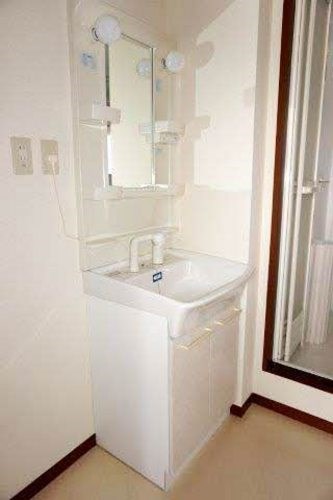 洗面設備　※同間取り、別部屋の写真になります。