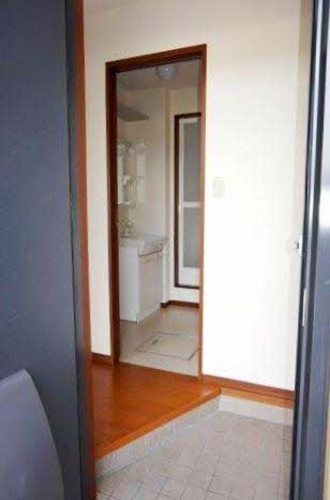 玄関　※同間取り、別部屋の写真になります。