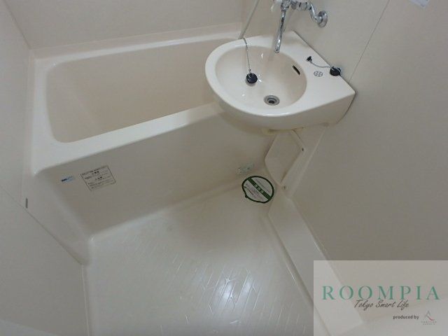 バス・シャワールーム　※同タイプの別のお部屋です。