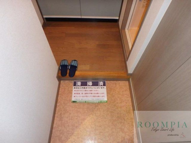 玄関　※同タイプの別のお部屋です。