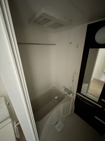 バス・シャワールーム　同建物反転タイプを表示しています