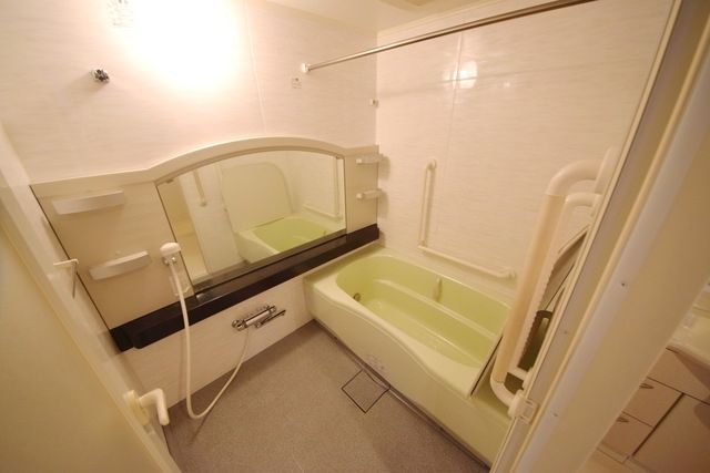 バス・シャワールーム　別部屋参考写真