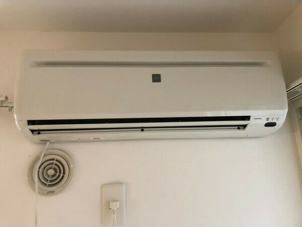 その他設備　夏もカラッと快適なエアコン付き♪