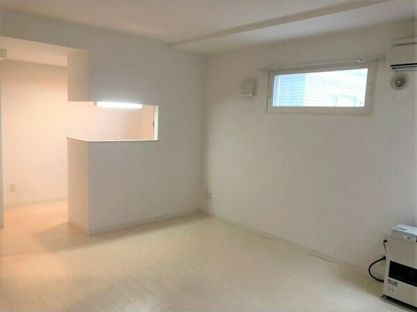 居室・リビング　明るいリビングで気持ちも明るくなりますね♪