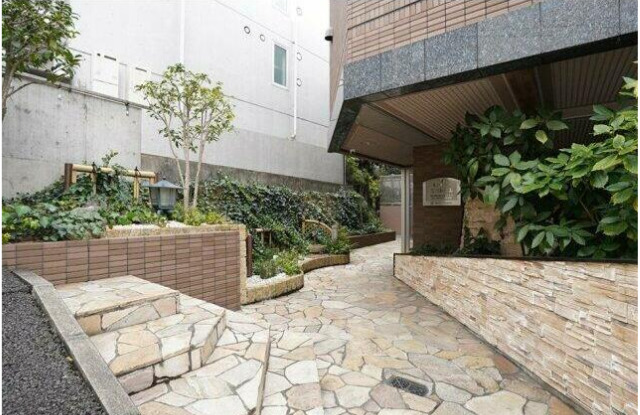 エントランス　おしゃれで広々としたエントランス