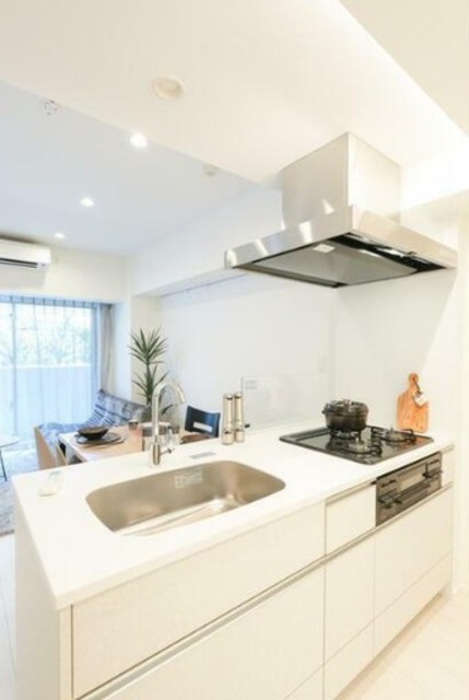 キッチン　家具・家電の備え付けはありません