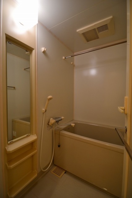 バス・シャワールーム　一日の疲れを癒してくれる場所。大切ですね。