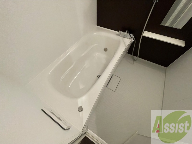 バス・シャワールーム　お風呂になります。一日の疲れを癒してくださいね。