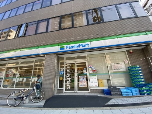 コンビニ　ファミリーマート（コンビニ）まで40m