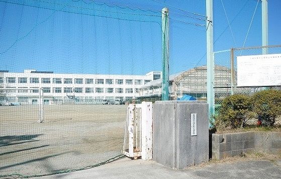 小学校　豊橋市立下地小学校（小学校）まで2124m
