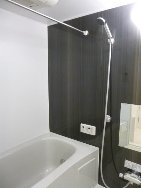 バス・シャワールーム　落ち着いた空間のお風呂です