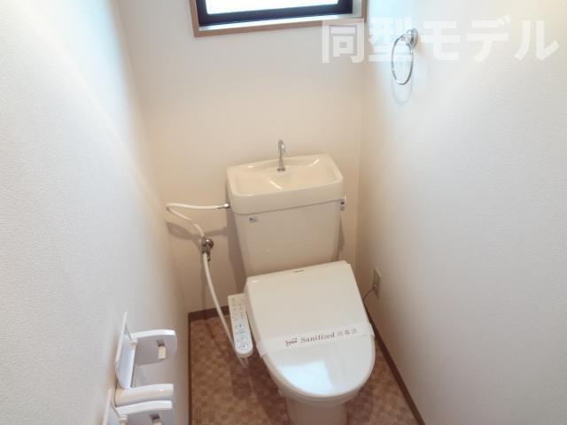 トイレ　※同型モデル（現況優先）
