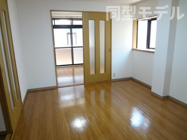 居室・リビング　※同型モデル（現況優先）