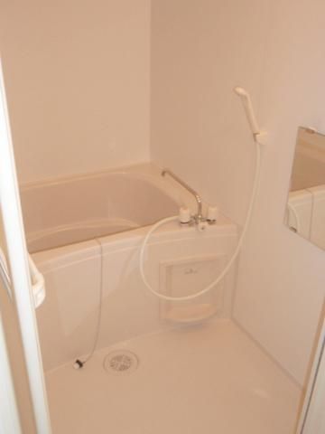 バス・シャワールーム　浴室乾燥付き　キレイな浴室