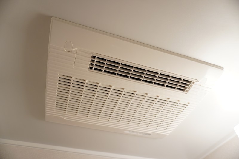 バス・シャワールーム　浴室乾燥機