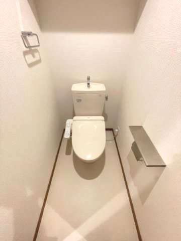 トイレ　クリーニング前のお写真となります