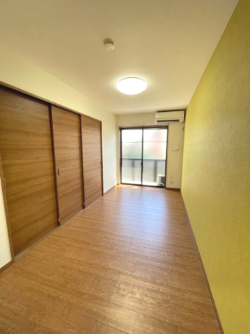 居室・リビング　クリーニング前のお写真となります