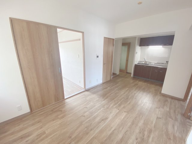 居室・リビング　別号室の画像です。ご参考下さい