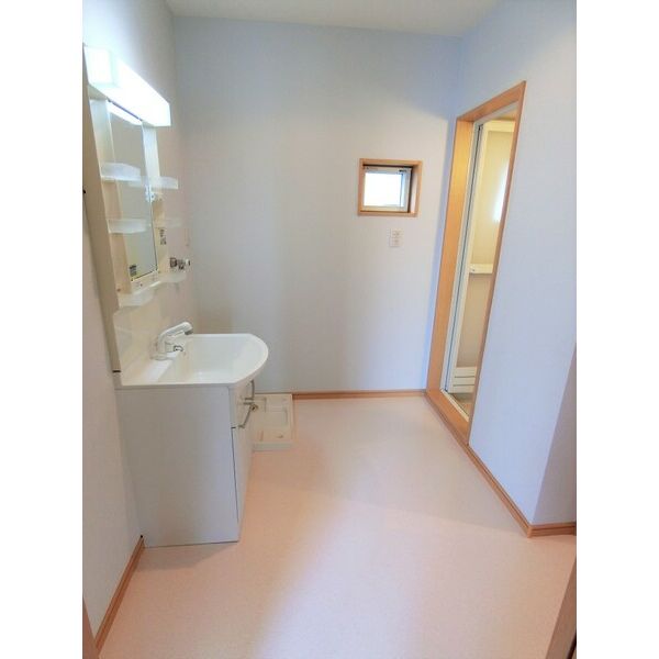 洗面設備　独立型洗面台です！忙しい時に便利です！