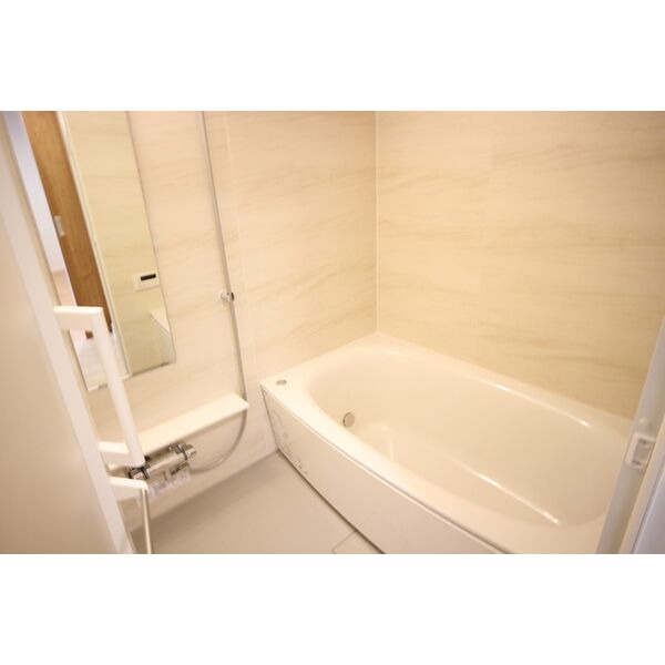 バス・シャワールーム　一日の汗や疲れはこちらで洗い流してください