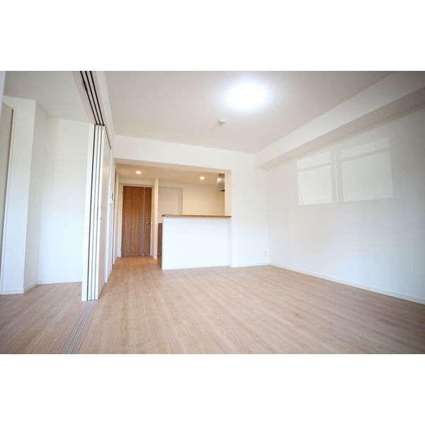 居室・リビング　広々リビングでゆったりくつろげます