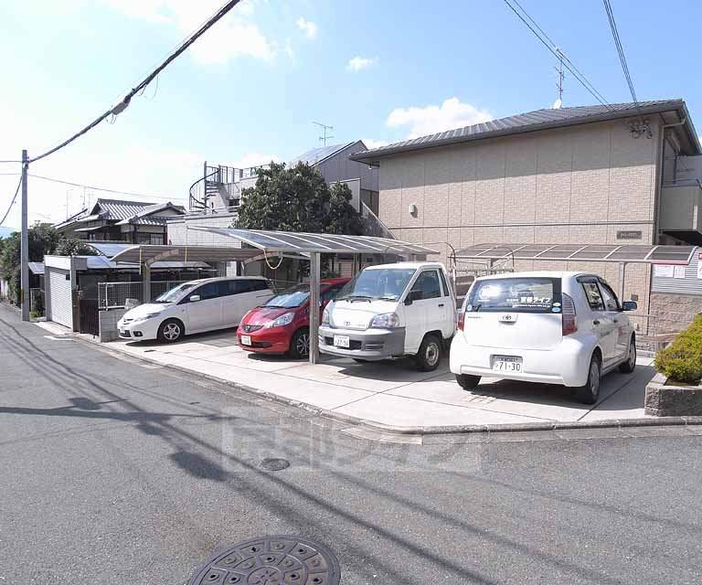 駐車場　敷地内に駐車場がございます。