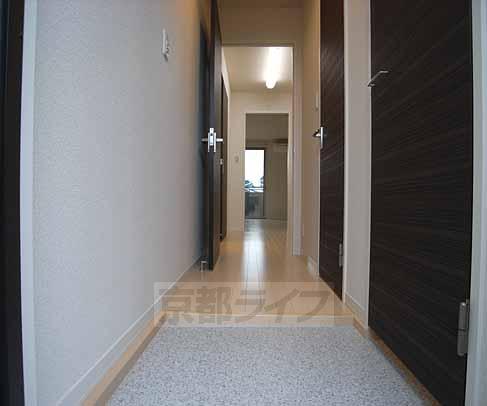 玄関　玄関から廊下です。