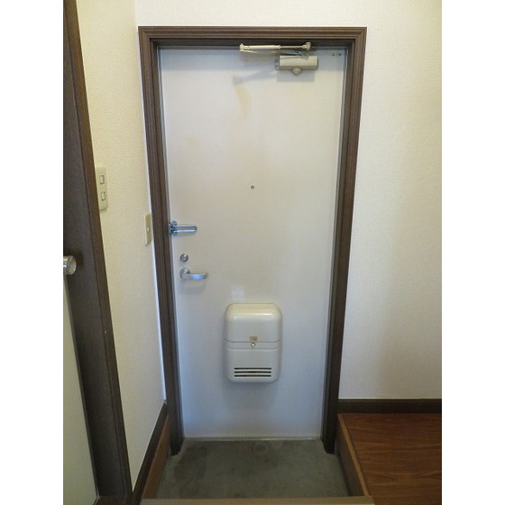 玄関　玄関（写真は別部屋です）